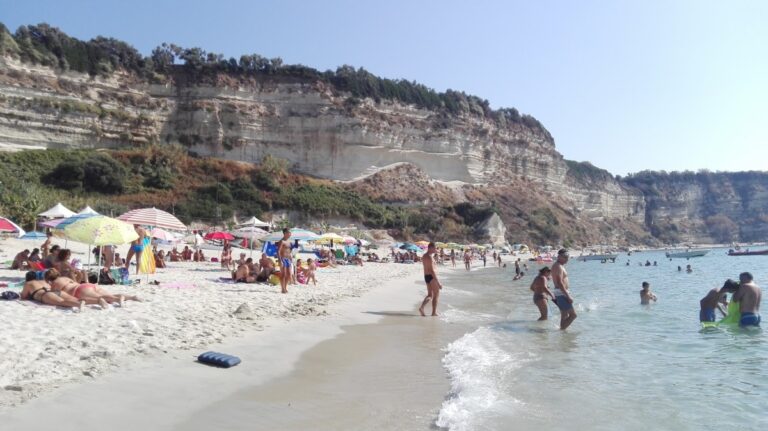 Ricadi, installate due passerelle per l’accesso in spiaggia ai disabili