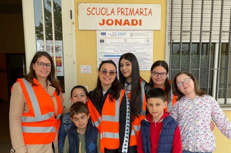 A Ionadi ultimi giorni di scuola contrassegnati dall’attivazione del “Piedibus”