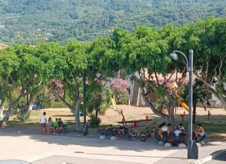 Parco giochi di Bivona, rubati i faretti installati da due esponenti del Pd