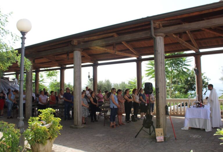 San Costantino Calabro, in tanti al pellegrinaggio “Nel ricordo di don Sasà”