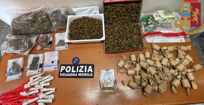 Munizioni, bombe carta e droga a Soriano: sequestri ad opera della polizia