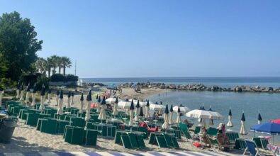 Caro ombrellone, ecco quanto costa una giornata al mare lungo la Costa degli dei -Video