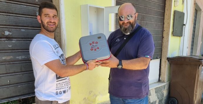 A Vena Superiore il Comitato festa dona un defibrillatore alla comunità