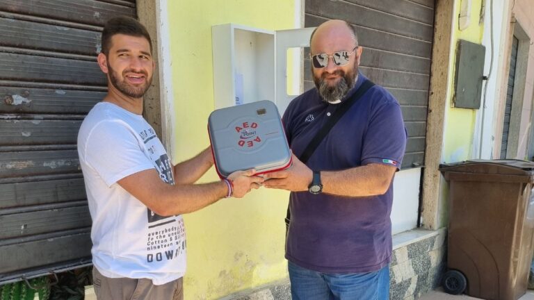 A Vena Superiore il Comitato festa dona un defibrillatore alla comunità