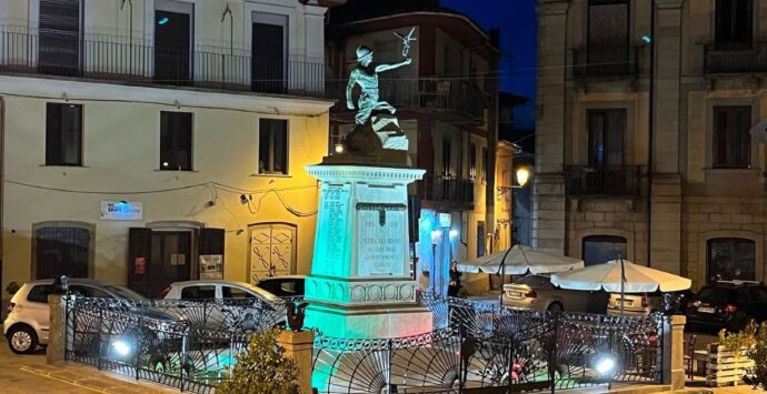 A Serra San Bruno torna a splendere il Monumento ai Caduti