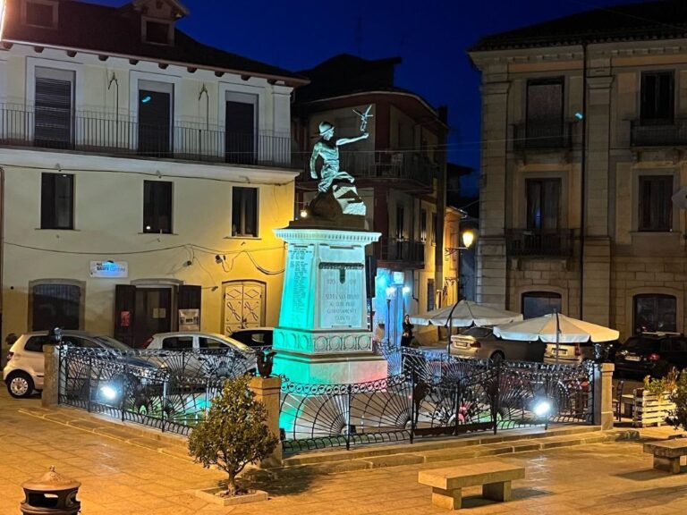 A Serra San Bruno torna a splendere il Monumento ai Caduti