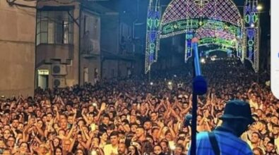 San Costantino Calabro, tripudio di folla per il concerto di Clementino