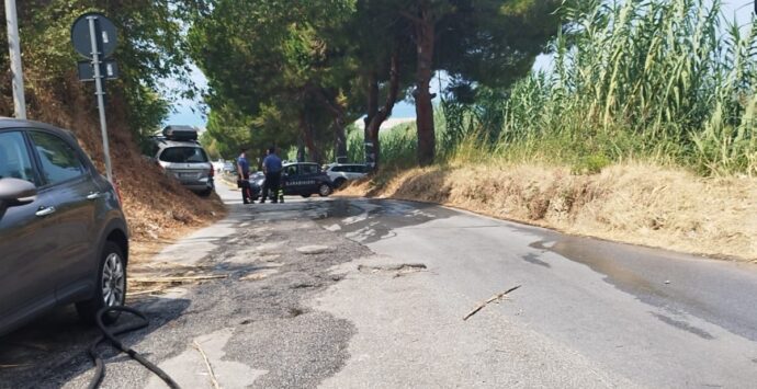 Tropea, in fiamme due auto nei pressi del torrente “Le Grazie”