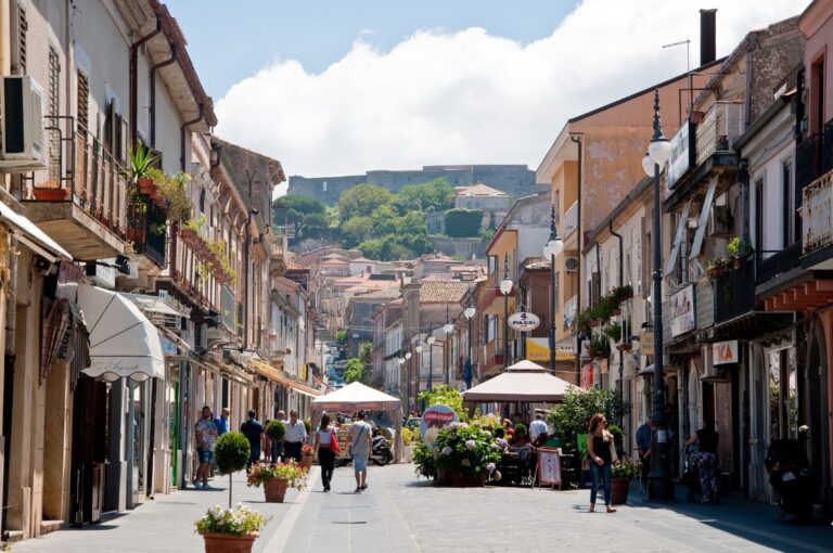 Vibo Valentia tra i capoluoghi di provincia italiani dove si lavora peggio