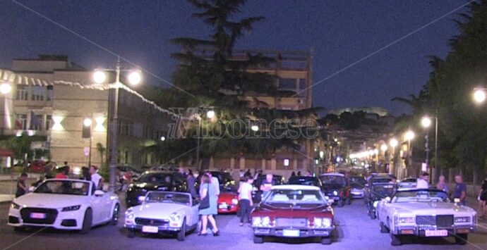 Aspettando “Vibo Vintage”: sold out per il drive-in in piazza Municipio – Video