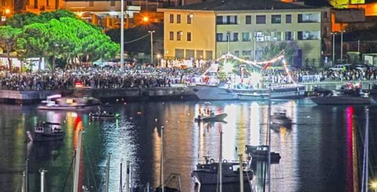 Vibo Marina, nelle acque del porto ritorna la storica processione della Madonna di Pompei