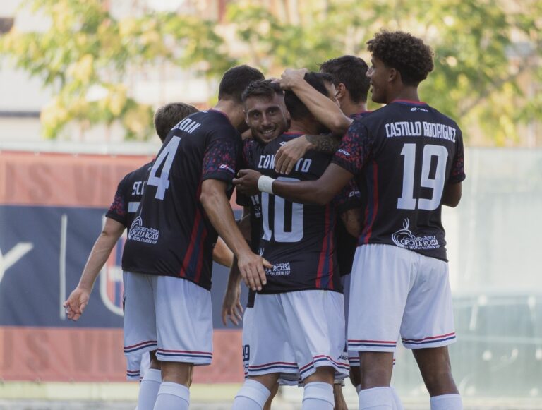 Calcio, vittoria della Vibonese: ottimo inizio al “Luigi Razza”