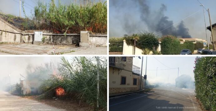 Incendi a Briatico, le fiamme lambiscono pure alcuni villaggi turistici