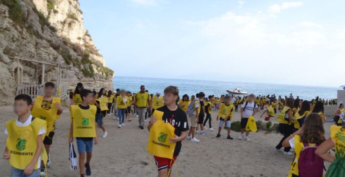 A Tropea la carovana di Legambiente incontra gli studenti per “pulire il mondo dall’indifferenza”