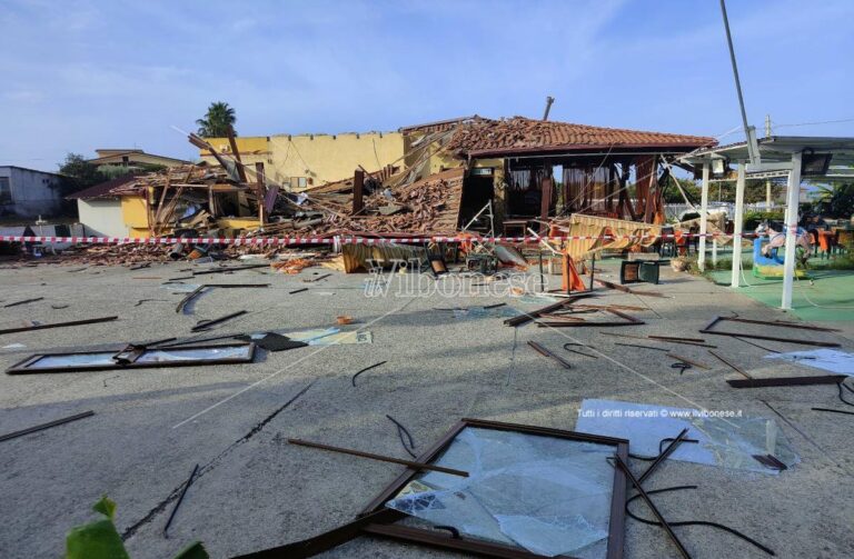 Capo Vaticano, esplosione distrugge la pizzeria – ristorante “L’Aurora”