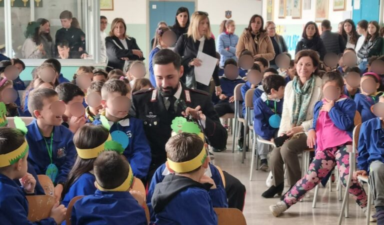 Rombiolo, i piccoli studenti celebrano la festa internazionale dell’albero