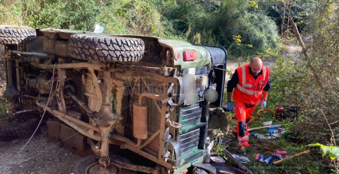 Tragico incidente a Filogaso, jeep perde il controllo e si ribalta: morto 47enne