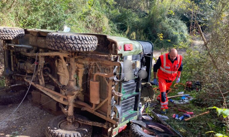 Tragico incidente a Filogaso, jeep perde il controllo e si ribalta: morto 47enne