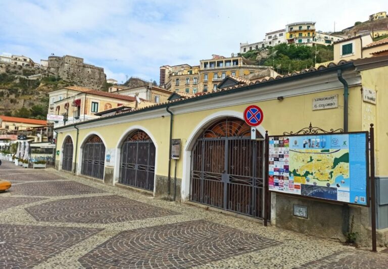 Un impianto fotovoltaico sulla loggia della Tonnara di Pizzo,  lo storico Montesanti: «Uno sfregio»