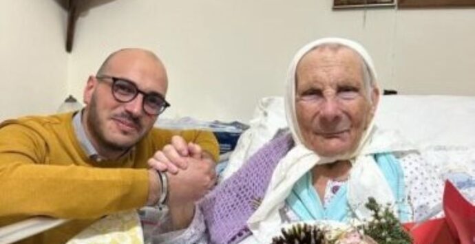 Jonadi in festa per i centotré anni di vita di nonna Maria Rosa Cichello