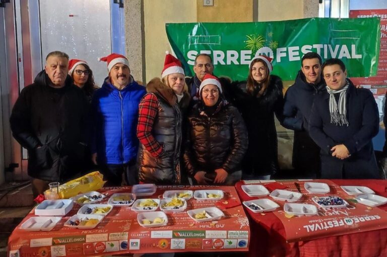 Serra, successo per l’Aperì Christmas promosso dall’associazione “Condivisioni”