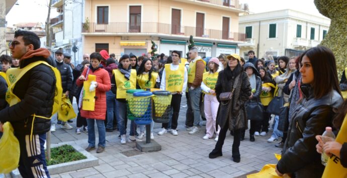 Tropea, oltre 700 studenti in campo per l’evento green “Puliamo il borgo” – Foto