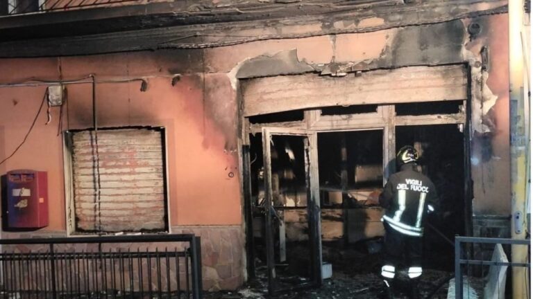 Incendio in un ufficio postale in Calabria: fermato un 28enne