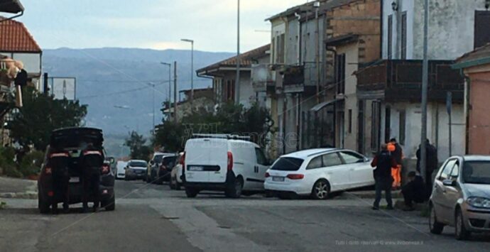 Incidente a Mileto, scontro tra un furgone e un’auto nel centro cittadino