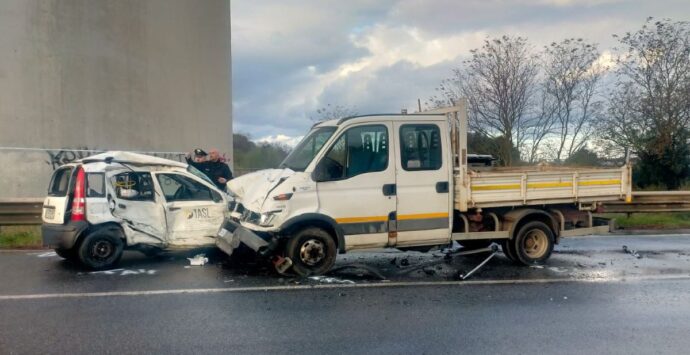 Scontro tra un’auto e un furgone nel Vibonese: necessario l’intervento dell’elisoccorso