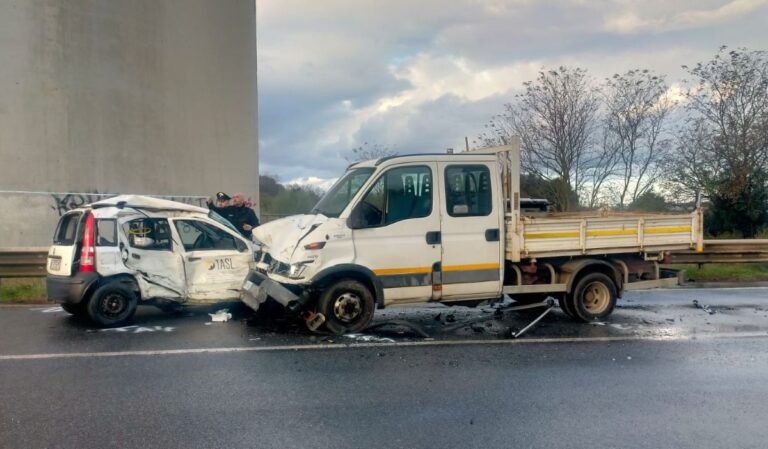 Scontro tra un’auto e un furgone nel Vibonese: necessario l’intervento dell’elisoccorso