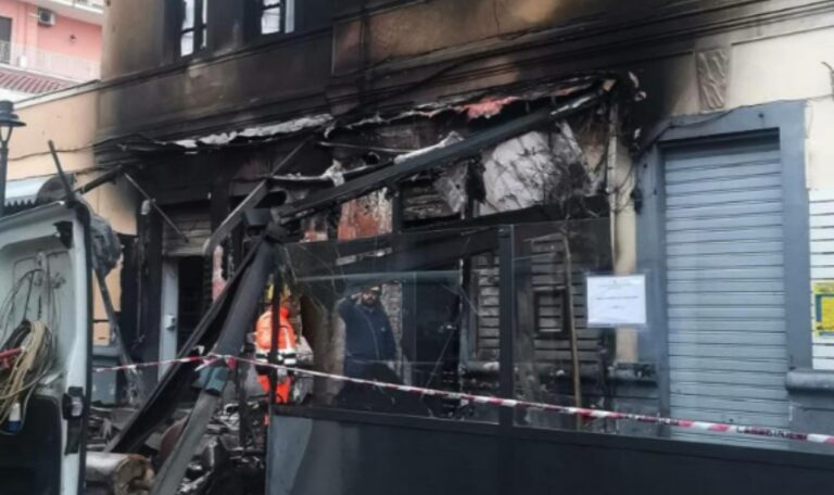 Immobile e locale in fiamme a Tropea, si fa la conta dei danni