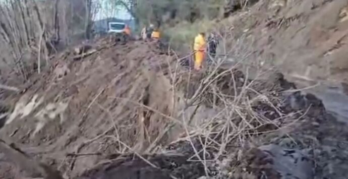 Tragico incidente a Reggio Calabria, auto travolta da una frana: morto 56enne