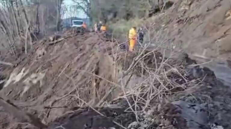 Tragico incidente a Reggio Calabria, auto travolta da una frana: morto 56enne