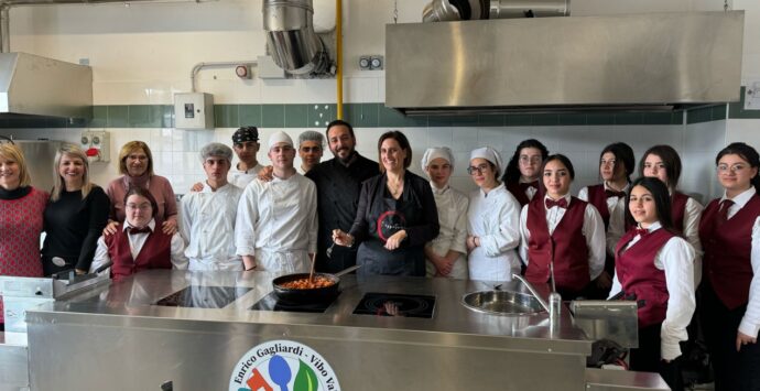 La cucina incontra i social: gli studenti dell’Alberghiero di Vibo protagonisti di “Una giornata reel” – Video