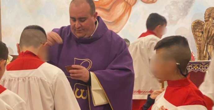 Sacerdoti nel mirino a Cessaniti: candeggina al posto del vino per don Palamara