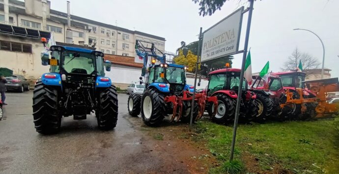 Una delegazione di agricoltori dona prodotti di produzione locale al Reparto pediatrico di Vibo