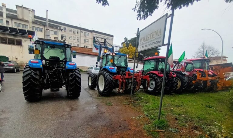 Una delegazione di agricoltori dona prodotti di produzione locale al Reparto pediatrico di Vibo