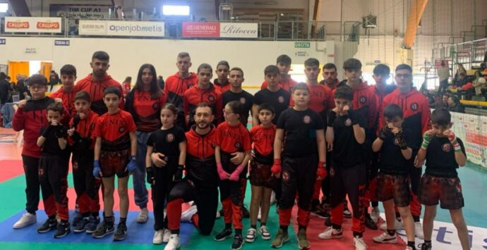 Kickboxing, pioggia di medaglie per la società vibonese Fenix all’evento Federkombact