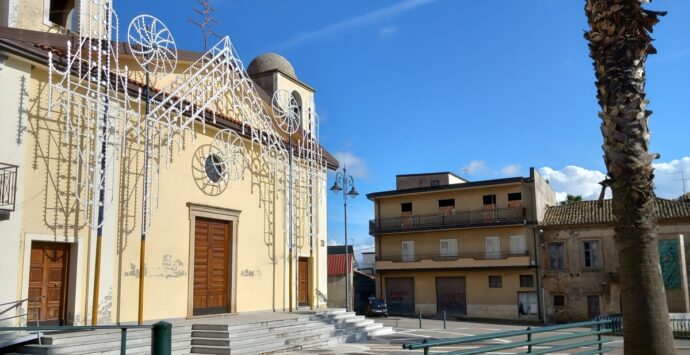 San Gregorio d’Ippona, Lo Muto propone di cambiare nome alla piazza del paese