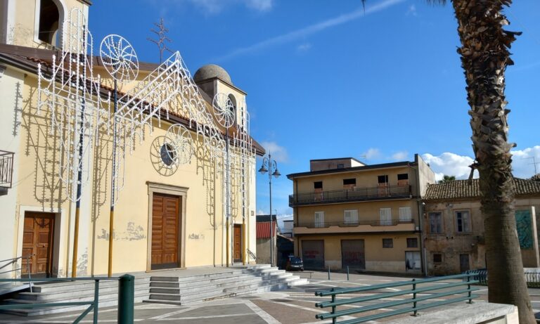 San Gregorio d’Ippona, Lo Muto propone di cambiare nome alla piazza del paese