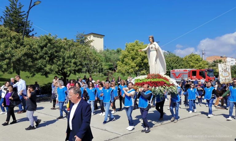 Migliaia di figli spirituali di Natuzza Evolo a Paravati per la Festa della Mamma