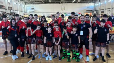 Kickboxing, a Reggio Calabria 13 medaglie d’oro e 3 argenti per la scuola vibonese Fenix