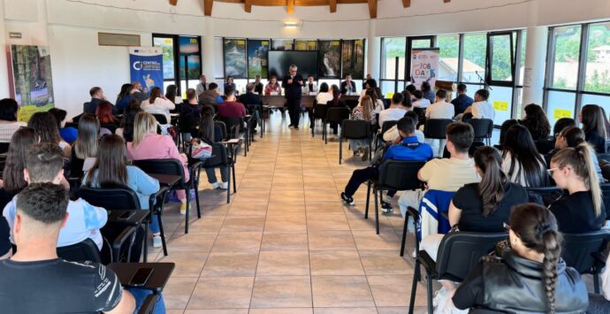 Dalla scuola al mondo del lavoro, a Serra San Bruno 80 ragazzi incontrano le imprese del territorio