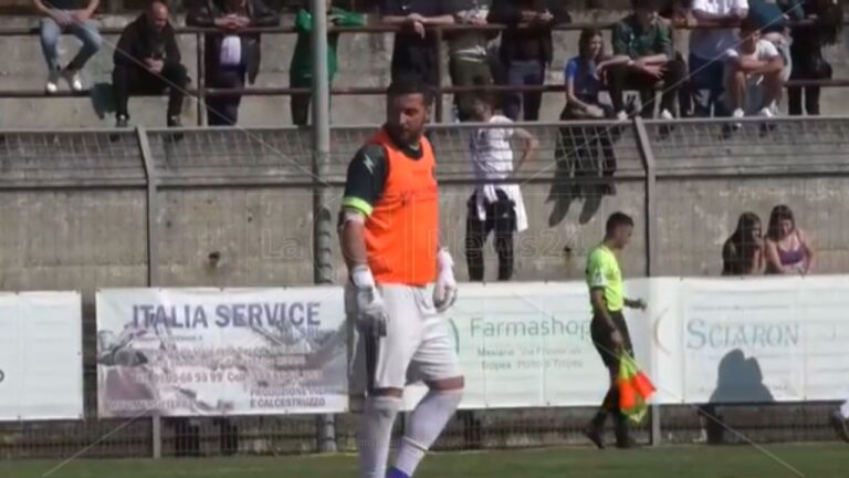 Capo Vaticano, il portiere goleador Salvatore Piccolo e la prodezza nel match contro San Nicola-Chiaravalle: «Una bella soddisfazione»