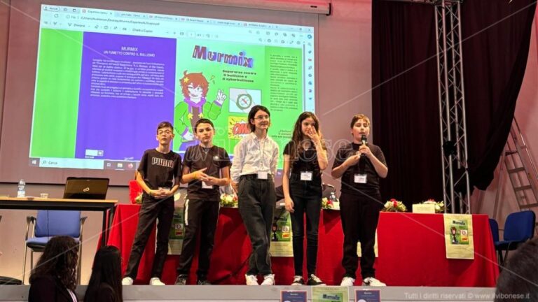 Gli studenti di Vibo presentano Murmix, il manga contro il bullismo e il cyberbullismo – Video