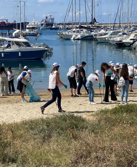 I cittadini sollecitano l’intervento degli enti preposti per il recupero del materiale collocato a bordo strada lungi via Emilia. L’evento green si è tenuto infatti lo scorso 28 maggio 