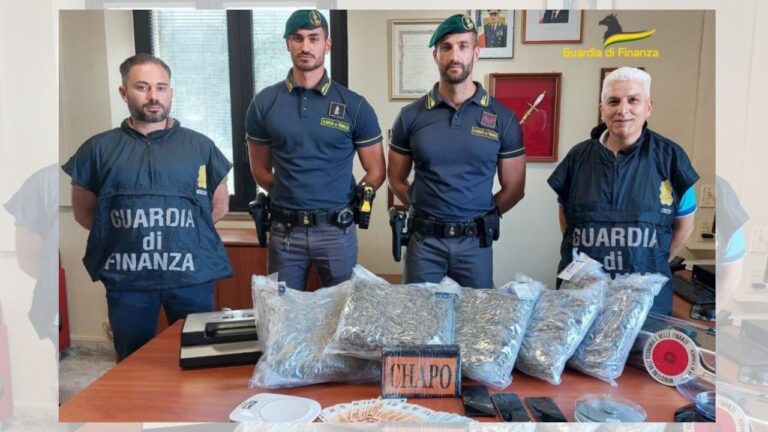 Filandari, in auto con 5 chili di marijuana tra i libri scolastici. E nella cucina di casa un chilo di coca: arrestato -Video