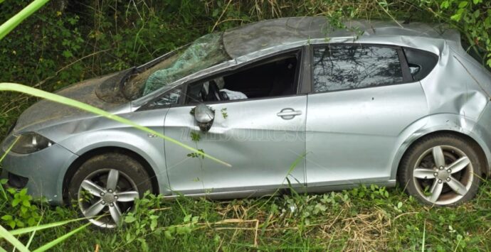 Incidente a Capistrano, auto perde il controllo e finisce in una scarpata