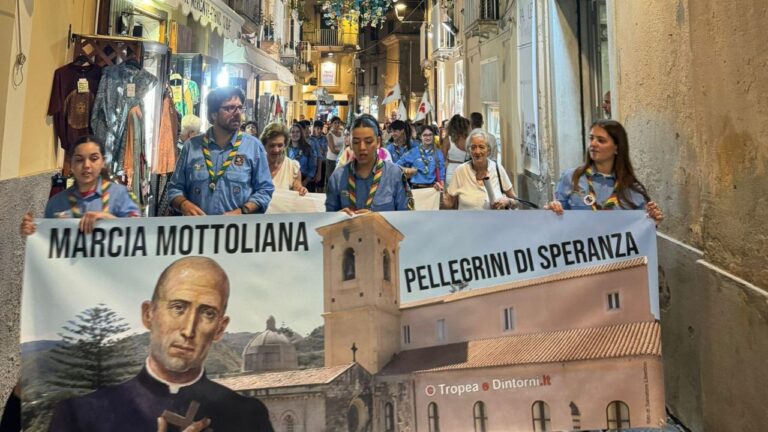 Tropea, 100 anni fa l’ordinazione di Beato Francesco Mottola: una folla in cammino ha ripercorso la sua vita