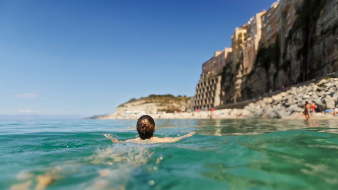 Bagnini comunali all’ombra di Santa Maria dell’Isola: Tropea vara il ...